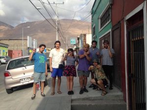 Medio Hermano junto a Paracaidistas en su gira por el norte. Eso fue en el verano de este año y nos demoramos más que la cresta en sacar la nota. Ya. 